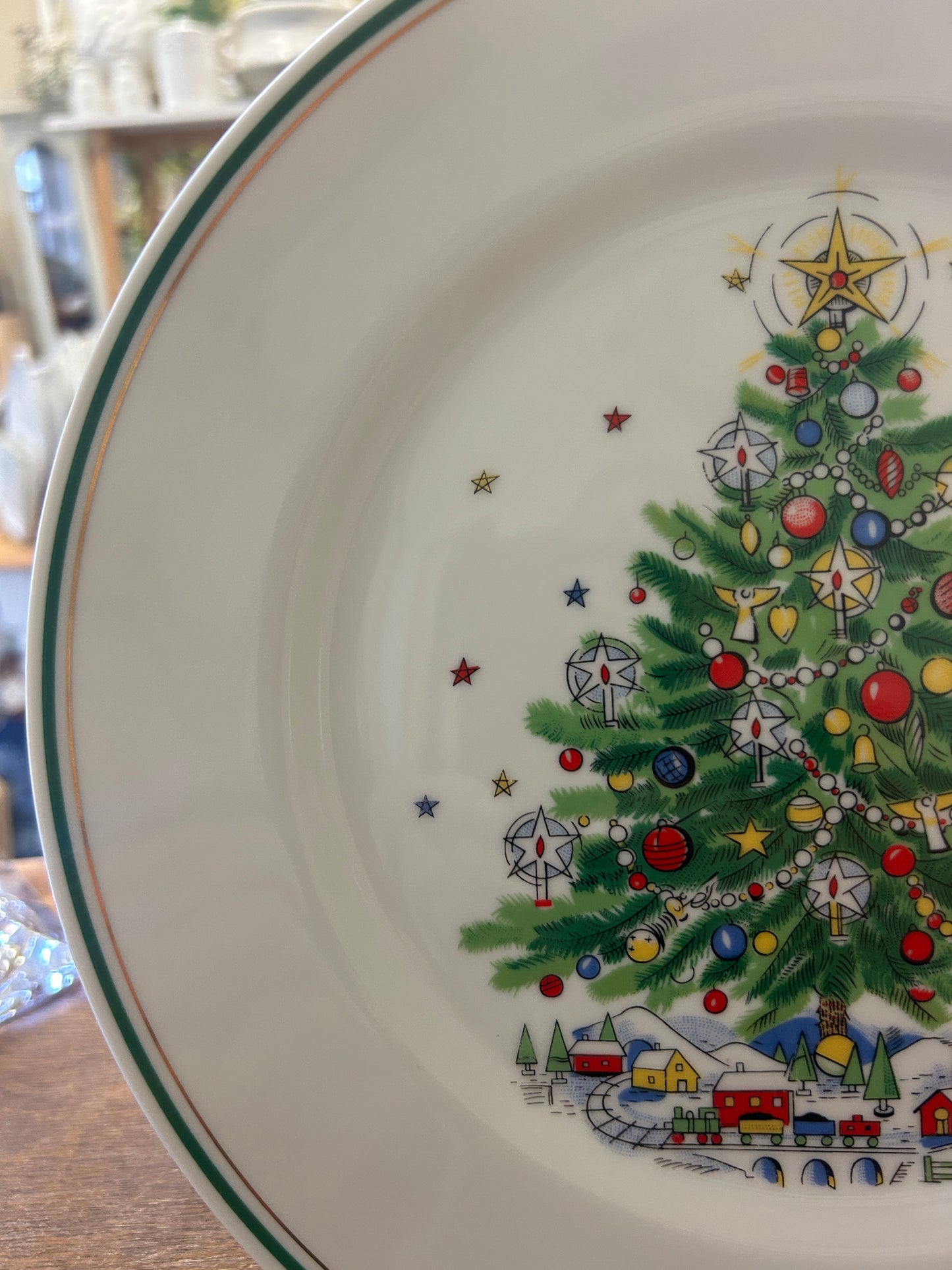 Red Green White Salem Christmas Tree Dinner Plates, 10 1/2"
