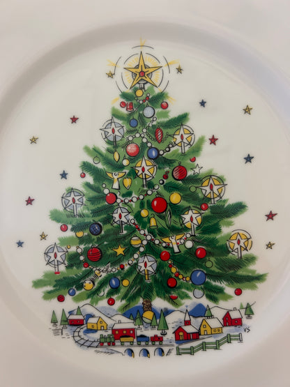 Red Green White Salem Christmas Tree Dinner Plates, 10 1/2"