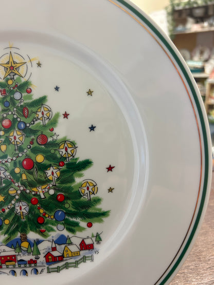 Red Green White Salem Christmas Tree Dinner Plates, 10 1/2"