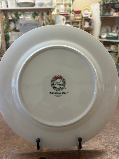 Red Green White Salem Christmas Tree Dinner Plates, 10 1/2"