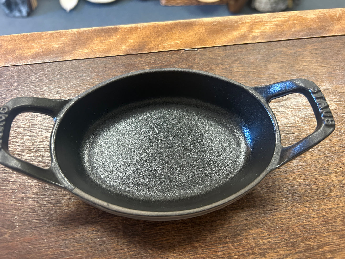 Gray Staub Graphite 8 oz Oval, 8 oz.