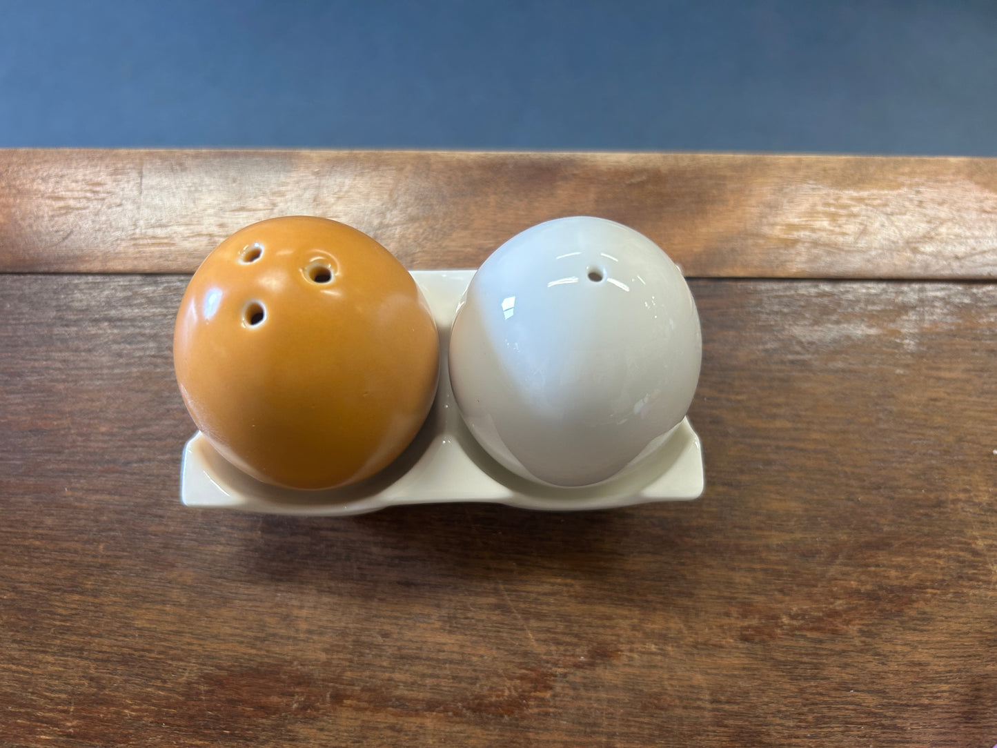 Brown & White NEW Egg Salt & Pepper, 4"
