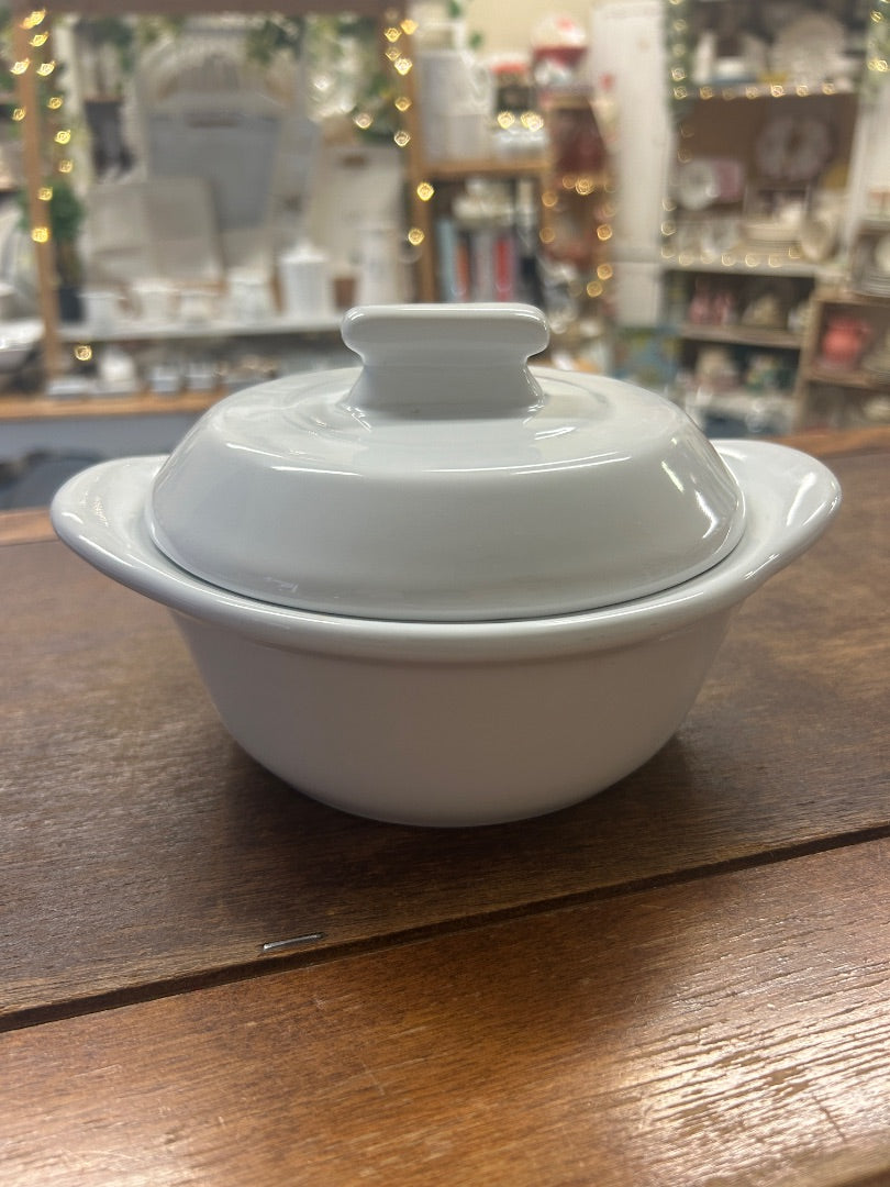 Pampered Chef White Cocotte .75L