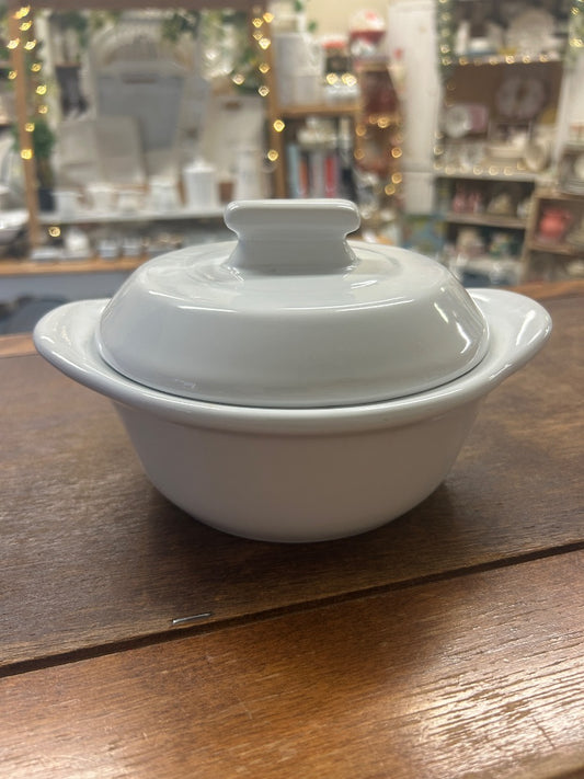 Pampered Chef White Cocotte .75L