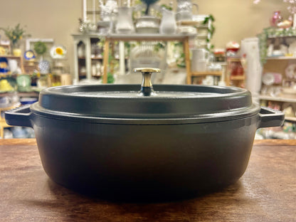 Black Staub Oval 4.25 QT Cocotte, 4.25 QT