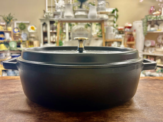 Black Staub Oval 4.25 QT Cocotte, 4.25 QT