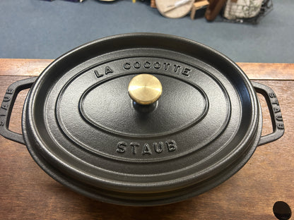 Black Staub Oval 4.25 QT Cocotte, 4.25 QT