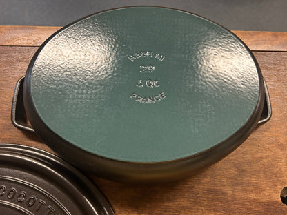 Black Staub Oval 4.25 QT Cocotte, 4.25 QT