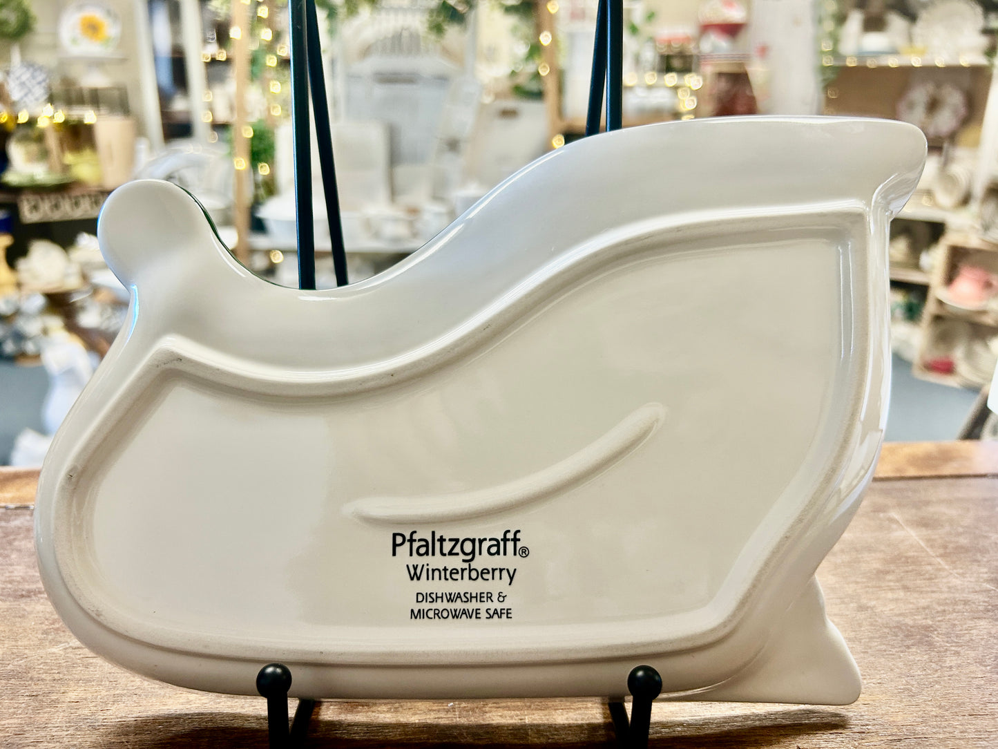 Red Green White Pfaltzgraff Winterberry Sleigh Plate, 10"