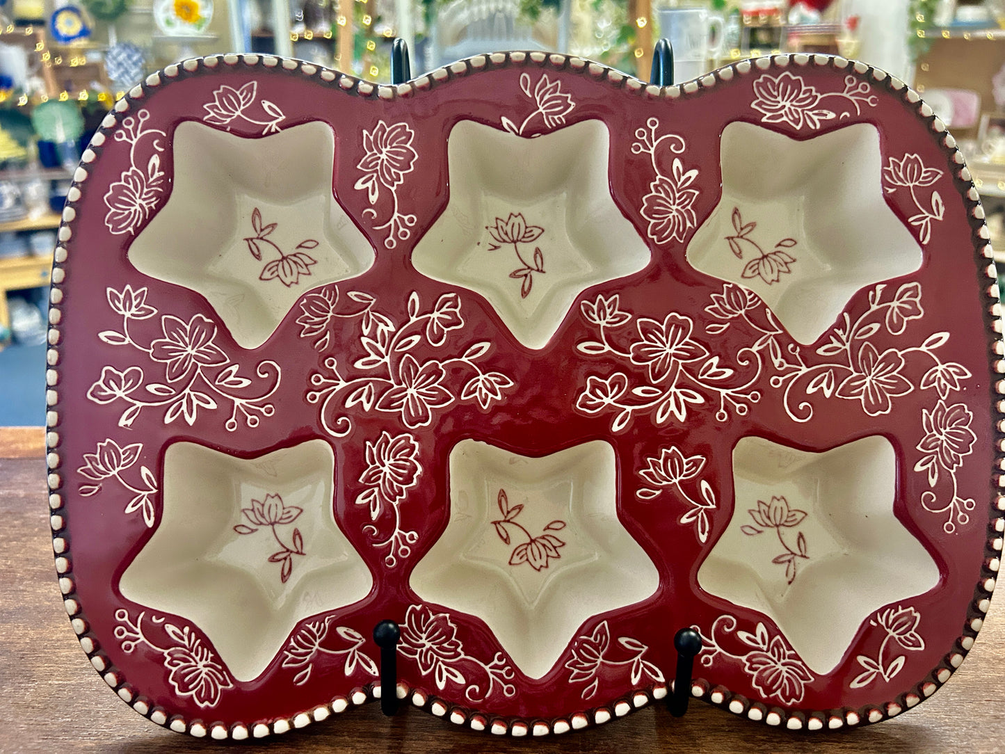 Cranberry Temptations Floral Lace Star Muffin Pan, 12"