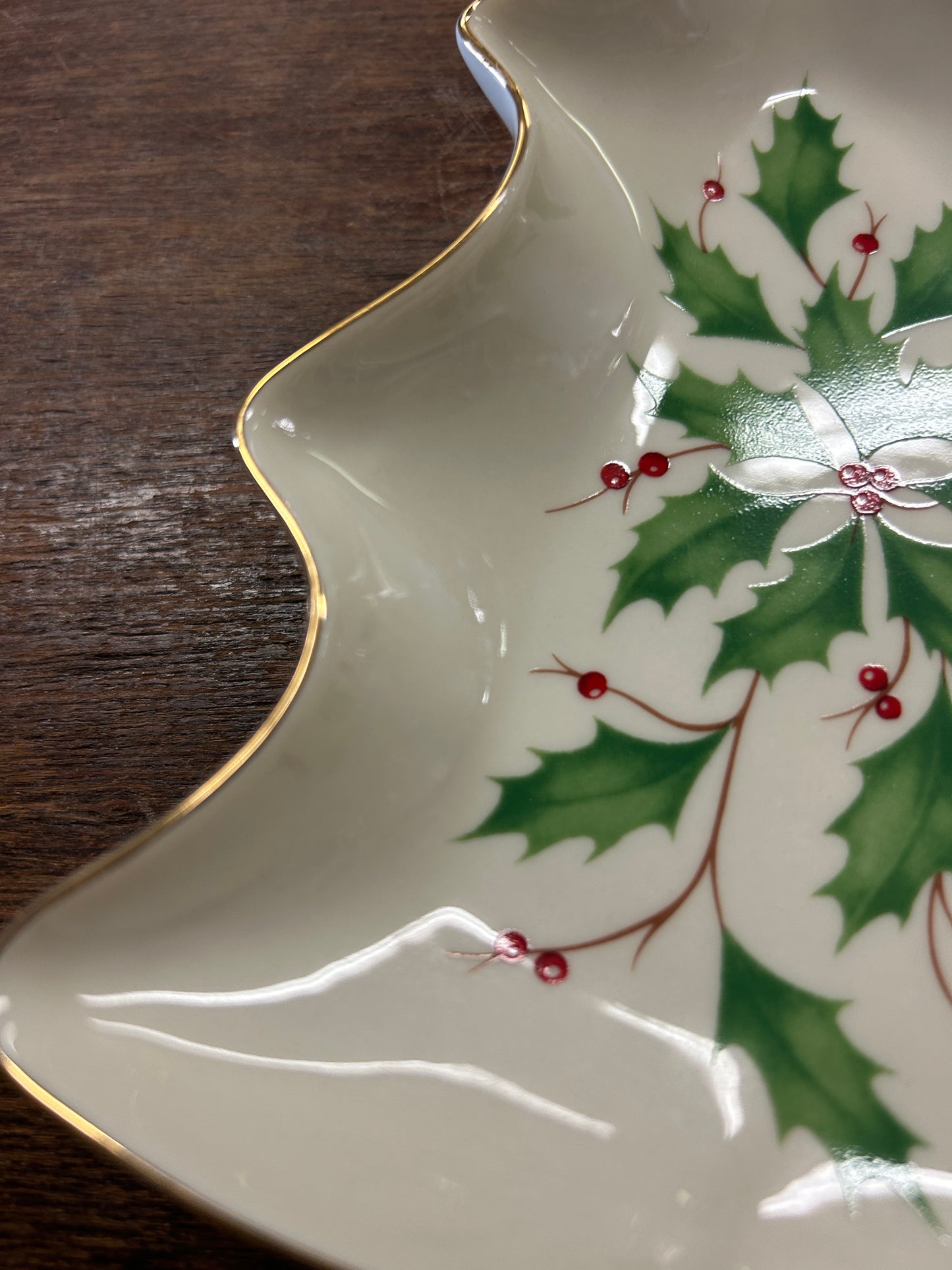 Red Green White Lenox Holiday Christmas Bowl, 7 1/2"