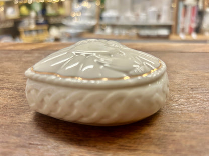 White Belleek NEW Claddagh Plate Ireland, 9"
