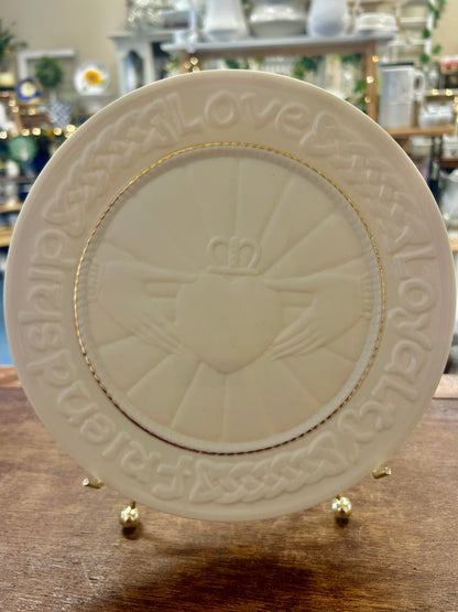 White Belleek Claddagh Heart Box Ireland, 3 1/4"