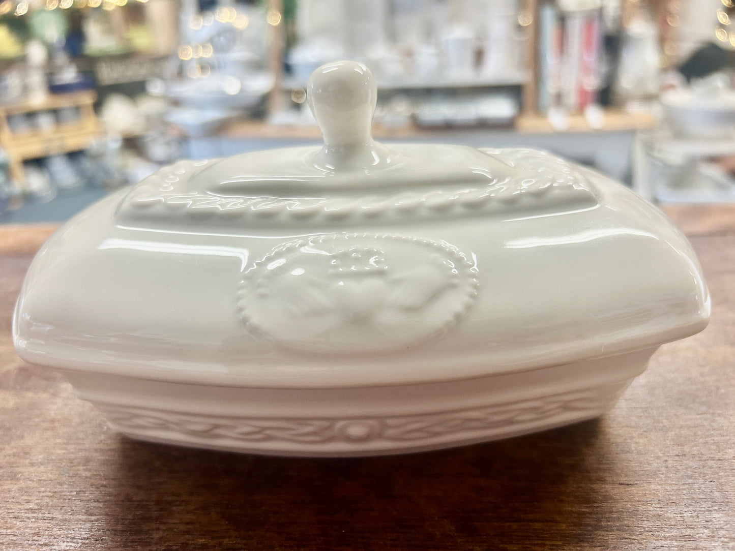 White Belleek Claddagh Butter Dish Ireland, 7 1/2"