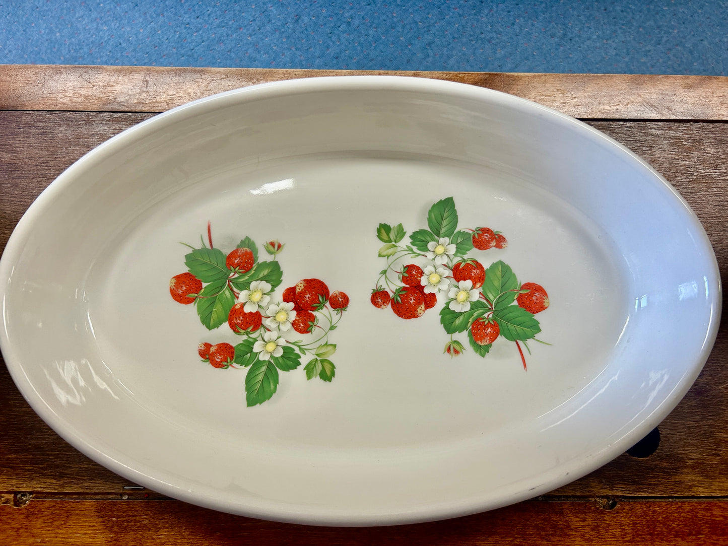 Red & White Portmeirion China Summer Strawberries 16" Baker, 16"