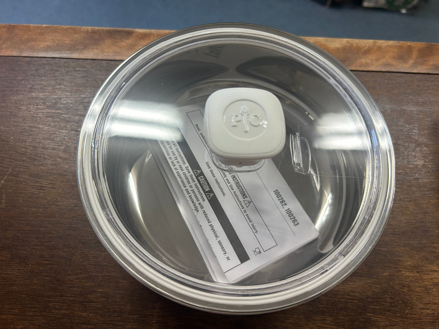 White Pampered Chef NEW 1 QT Insulated Bowl, 1 QT