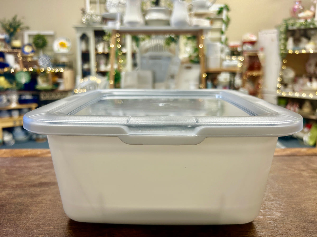 White Pampered Chef NEW 2.5 QT Cool & Serve, 2.5 QT