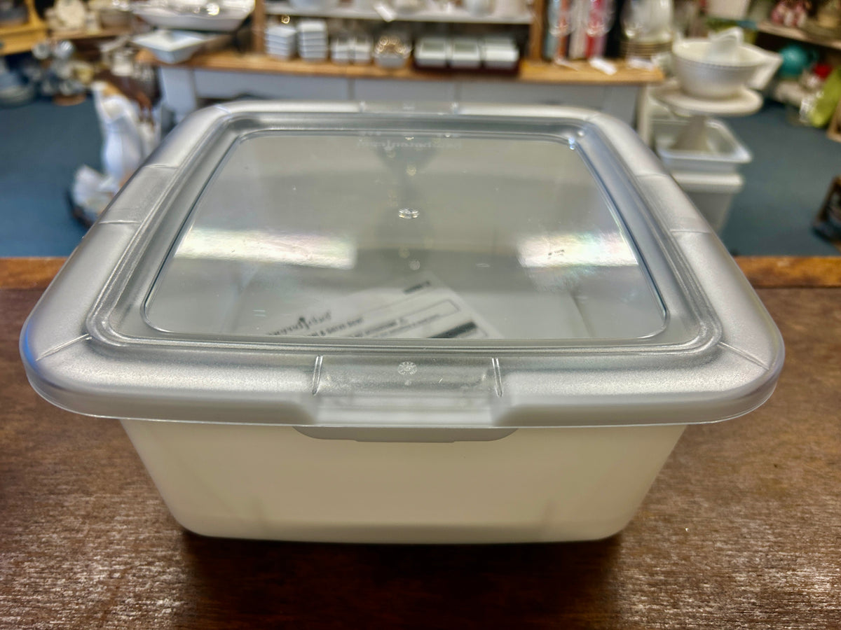 White Pampered Chef NEW 2.5 QT Cool & Serve, 2.5 QT