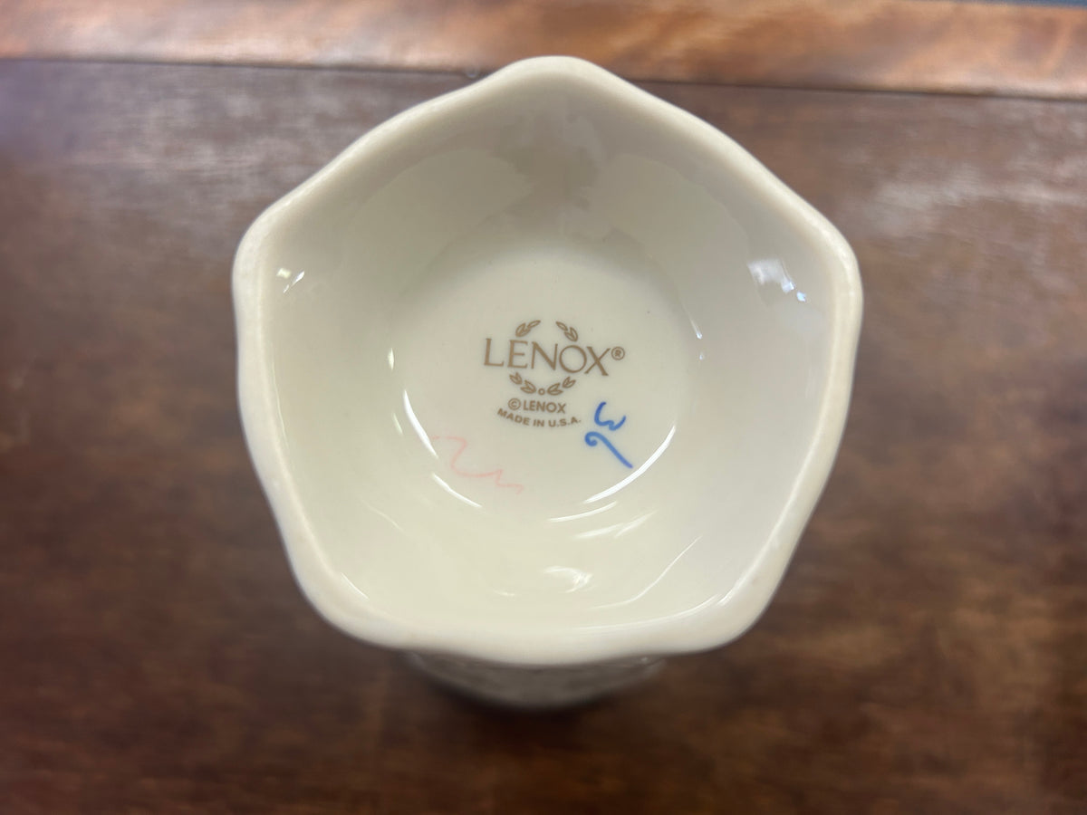 Cream Lenox Langtry Vase, 7"