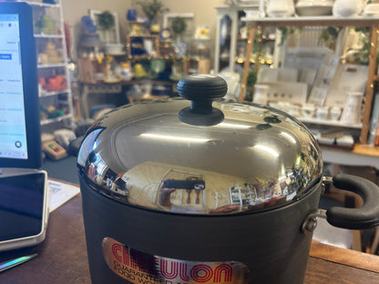 Gray Circulon NEW 8 QT Pot w/ Lid, 8 QT