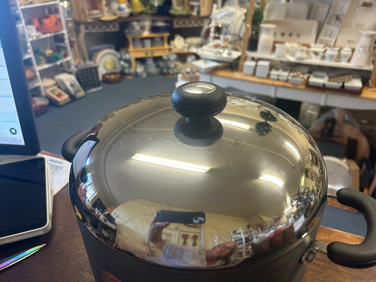 Gray Circulon NEW 8 QT Pot w/ Lid, 8 QT