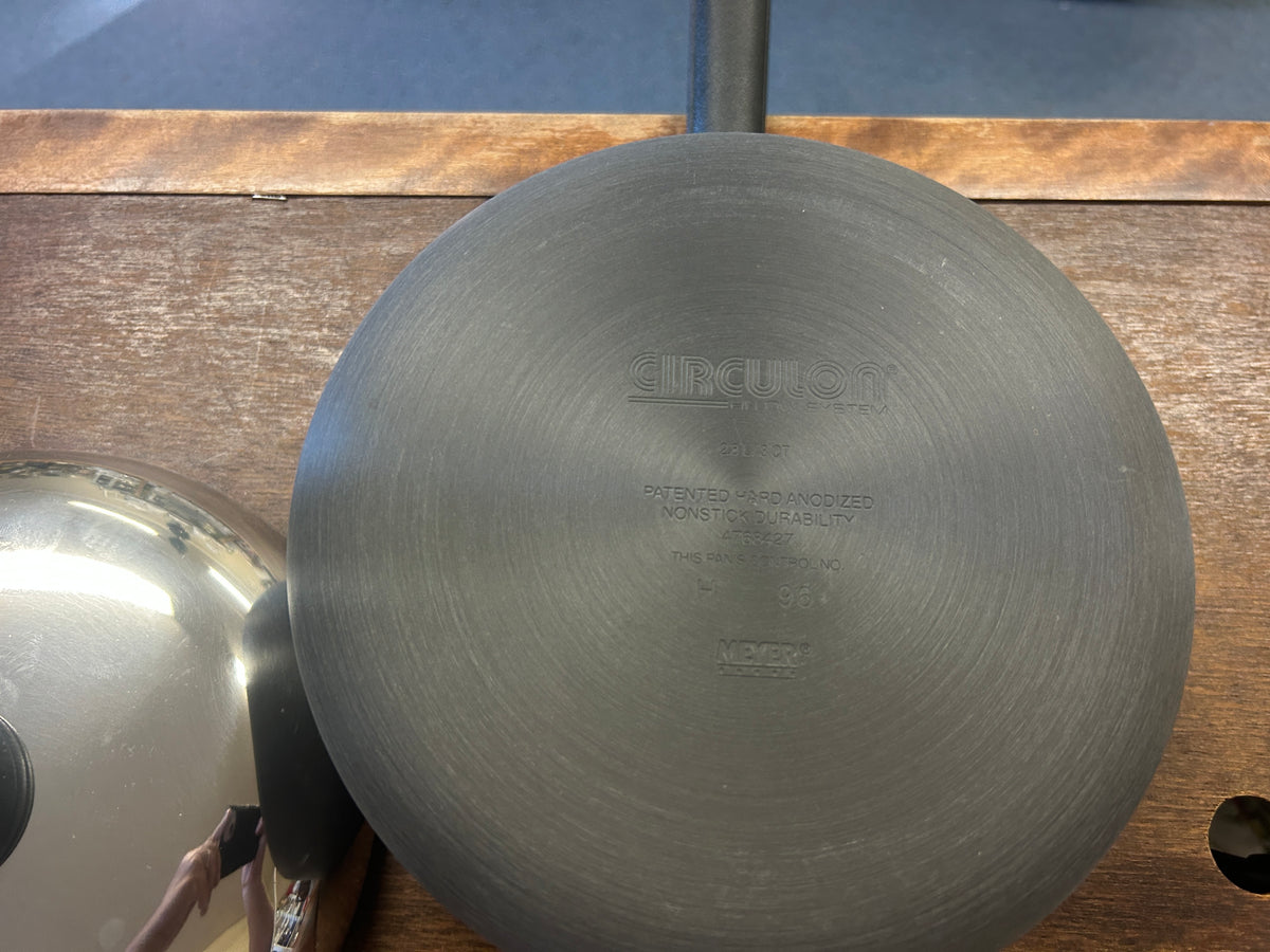 Gray Circulon NEW 3 QT Pot w/ Lid, 3 QT