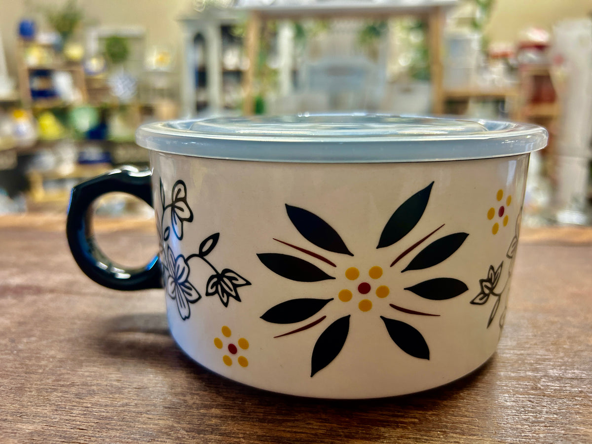 Black Temptations Classic Mug w/ Lid, 22 ounces