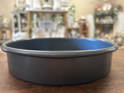 Gray Chicago Metallic 9" Round Cake Pan, 9"