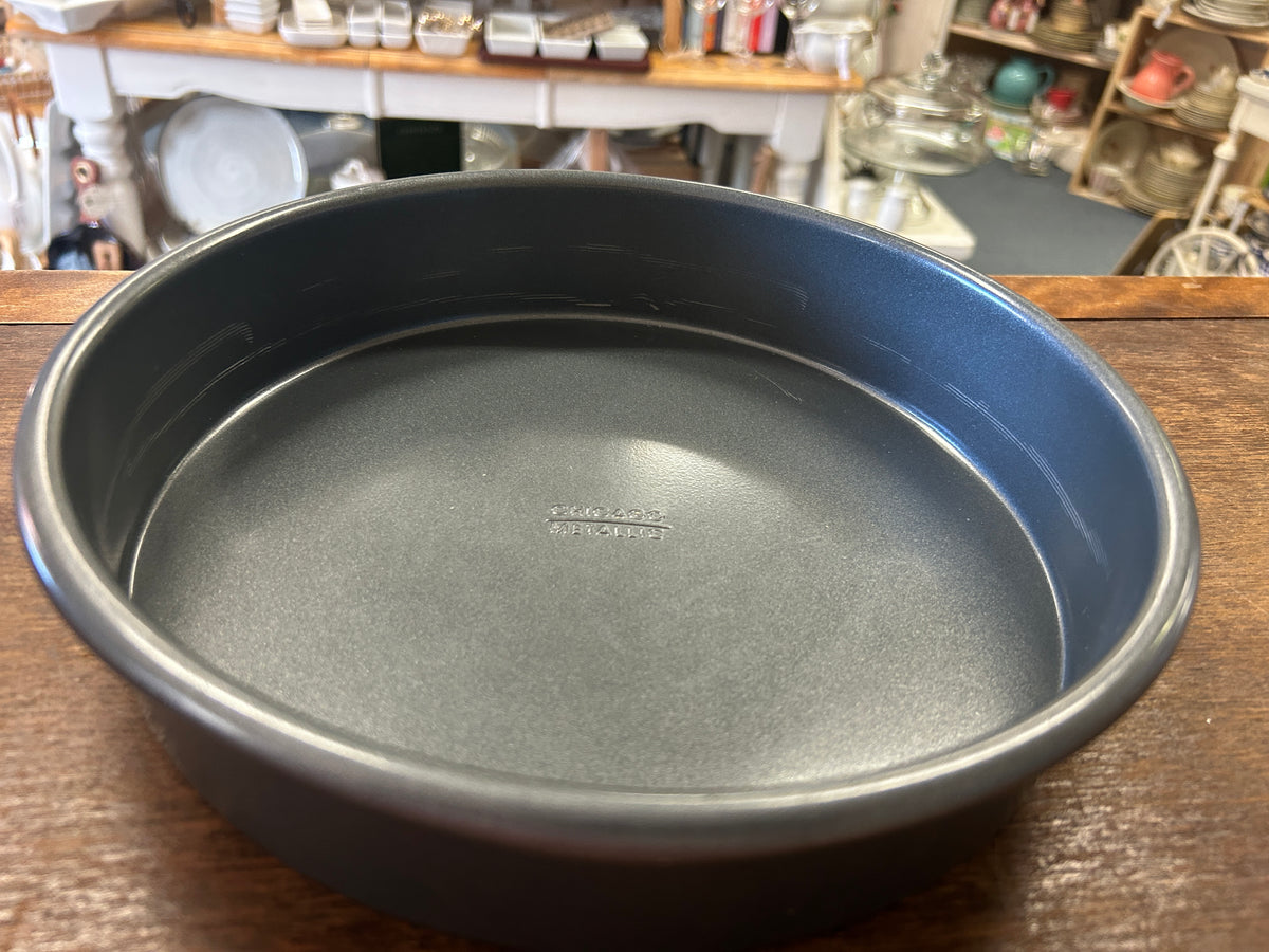 Gray Chicago Metallic 9" Round Cake Pan, 9"