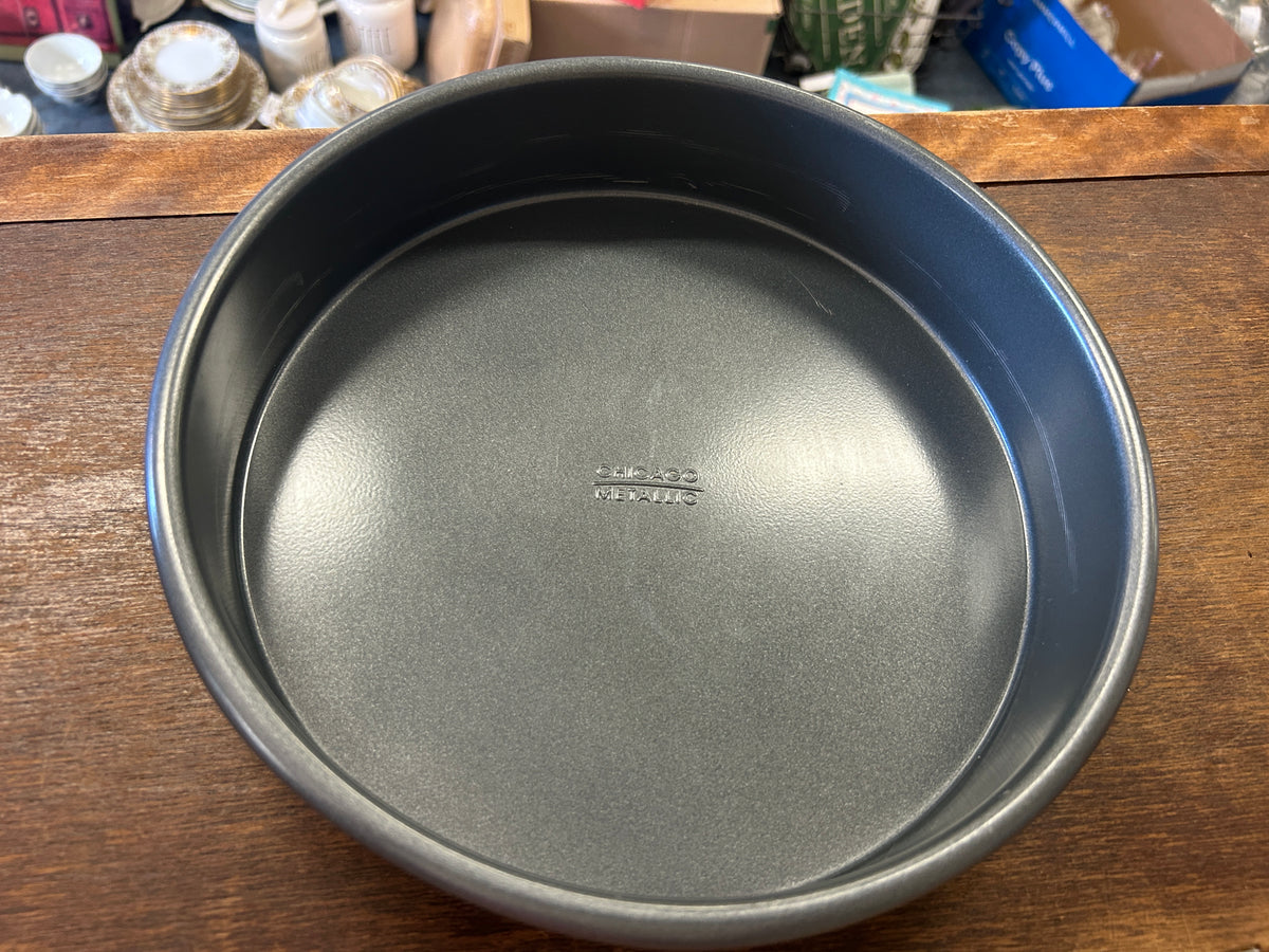 Gray Chicago Metallic 9" Round Cake Pan, 9"