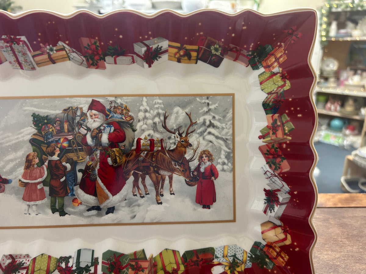 Red Green White Villeroy & Boch Santa Rectangle Platter, 14"
