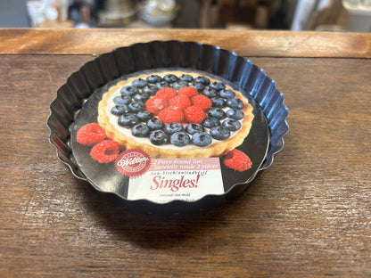 Gray Wilton NEW Mini 2 Piece Tart, 4 1/2"