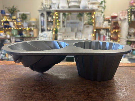 Gray Nordic Ware Giant Cupcake Pan, 12 1/2"