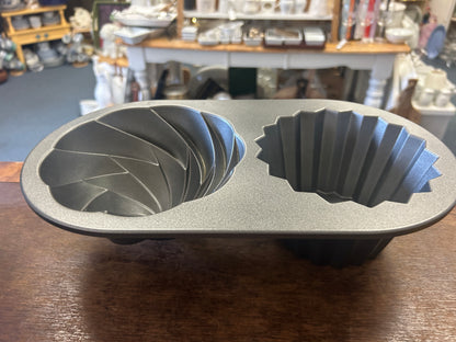Gray Nordic Ware Giant Cupcake Pan, 12 1/2"