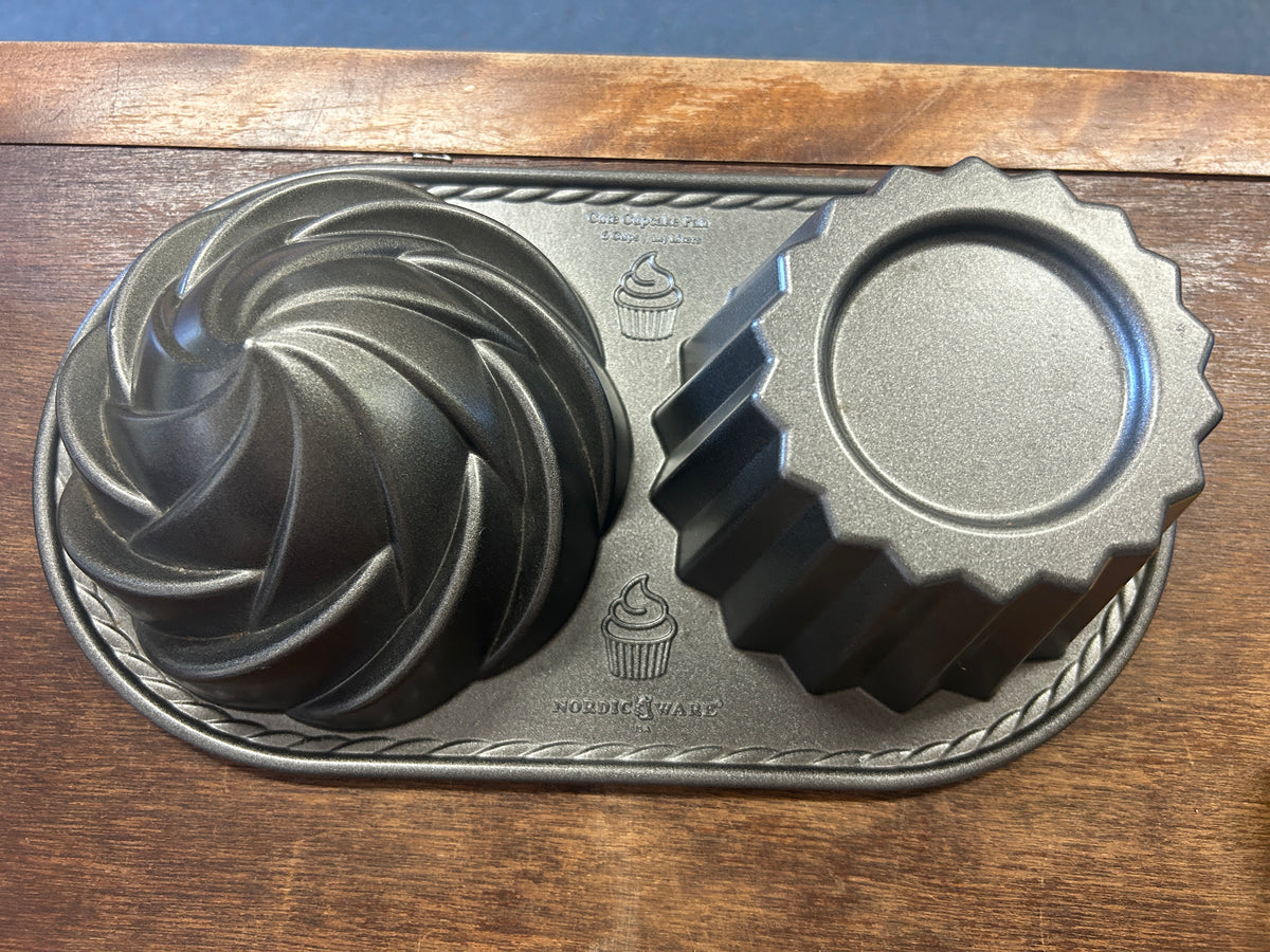 Gray Nordic Ware Giant Cupcake Pan, 12 1/2"