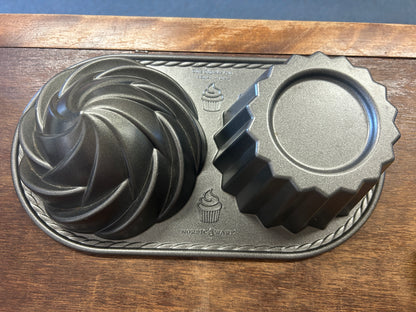 Gray Nordic Ware Giant Cupcake Pan, 12 1/2"