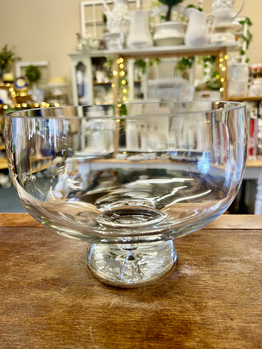 Clear pedestal bowl with round glass basin and short foot base