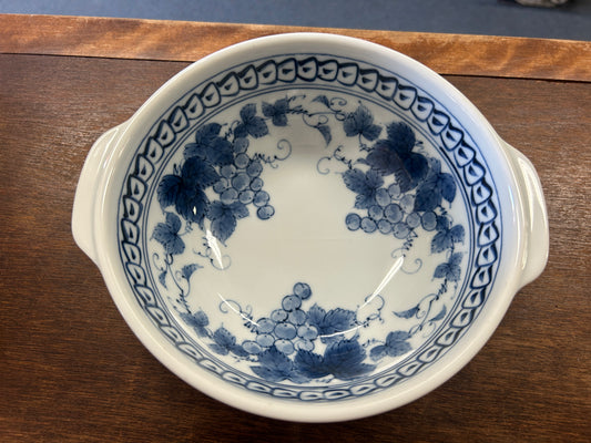 Blue-and-white grapes pattern handled bowl with oval rim and side handles