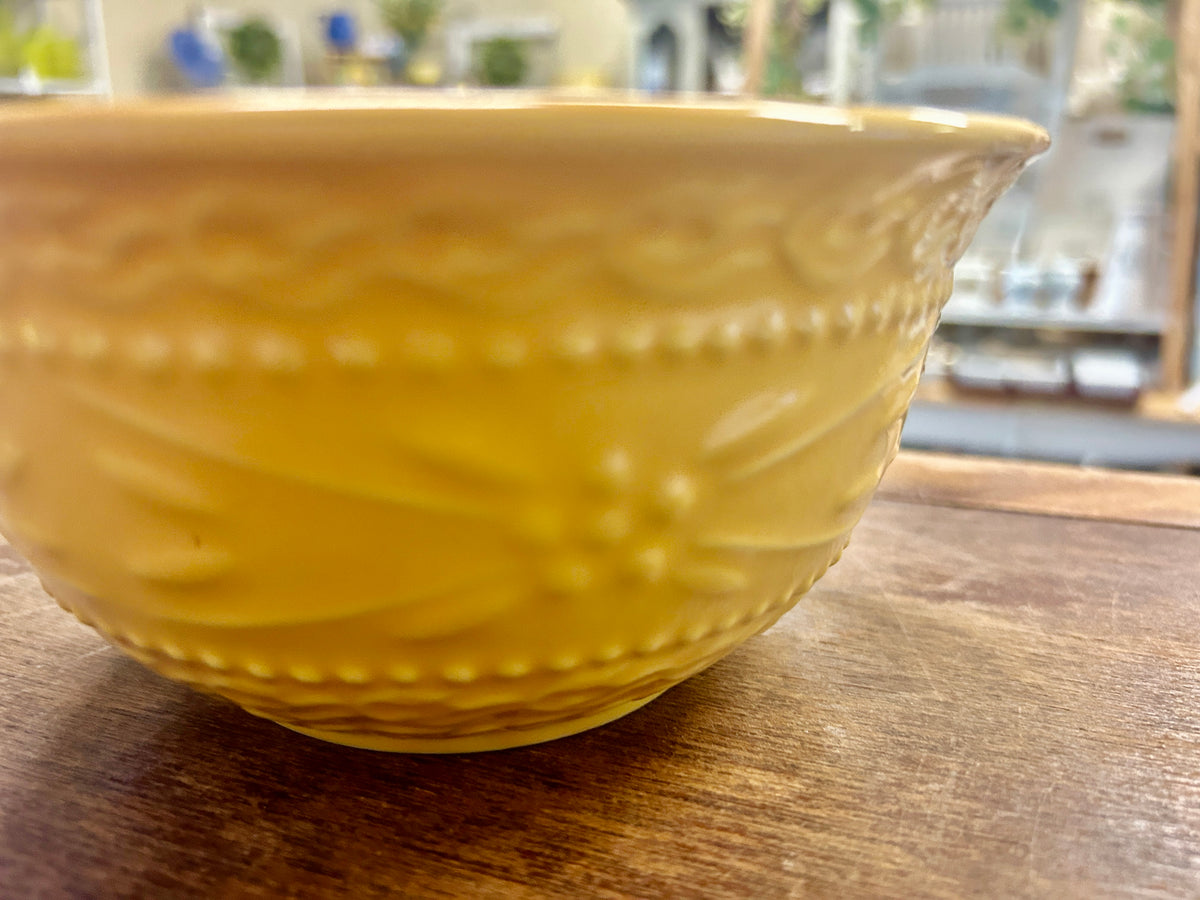 Temptations Embossed Yellow Bowl & Lid 1 QT, 1 QT