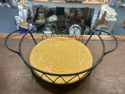 Yellow Temptations Embossed 2 QT Lid, Trivet, Rack, 2 QT