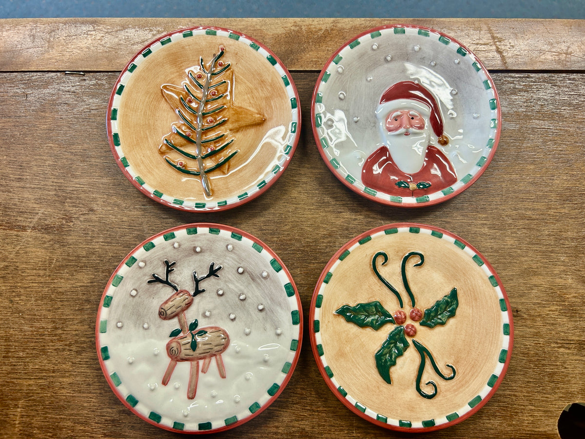 Red Green White MWW Market Mini Christmas Plates 4 pcs, 4 1/2"