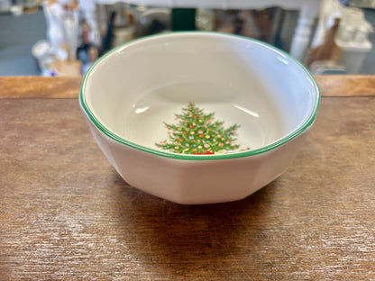 Red Green White Pfaltzgraff Christmas Heritage Bowl, 5 1/4"
