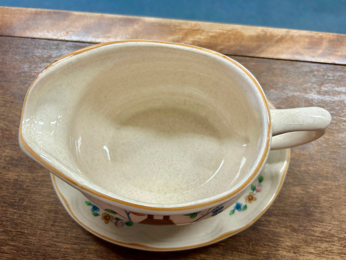 Multicolor International Tableworks Heartland Gravy Boat & Plate Japan, 7 3/4"