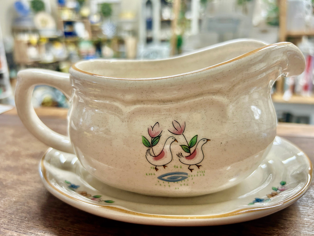 Multicolor International Tableworks Heartland Gravy Boat & Plate Japan, 7 3/4"