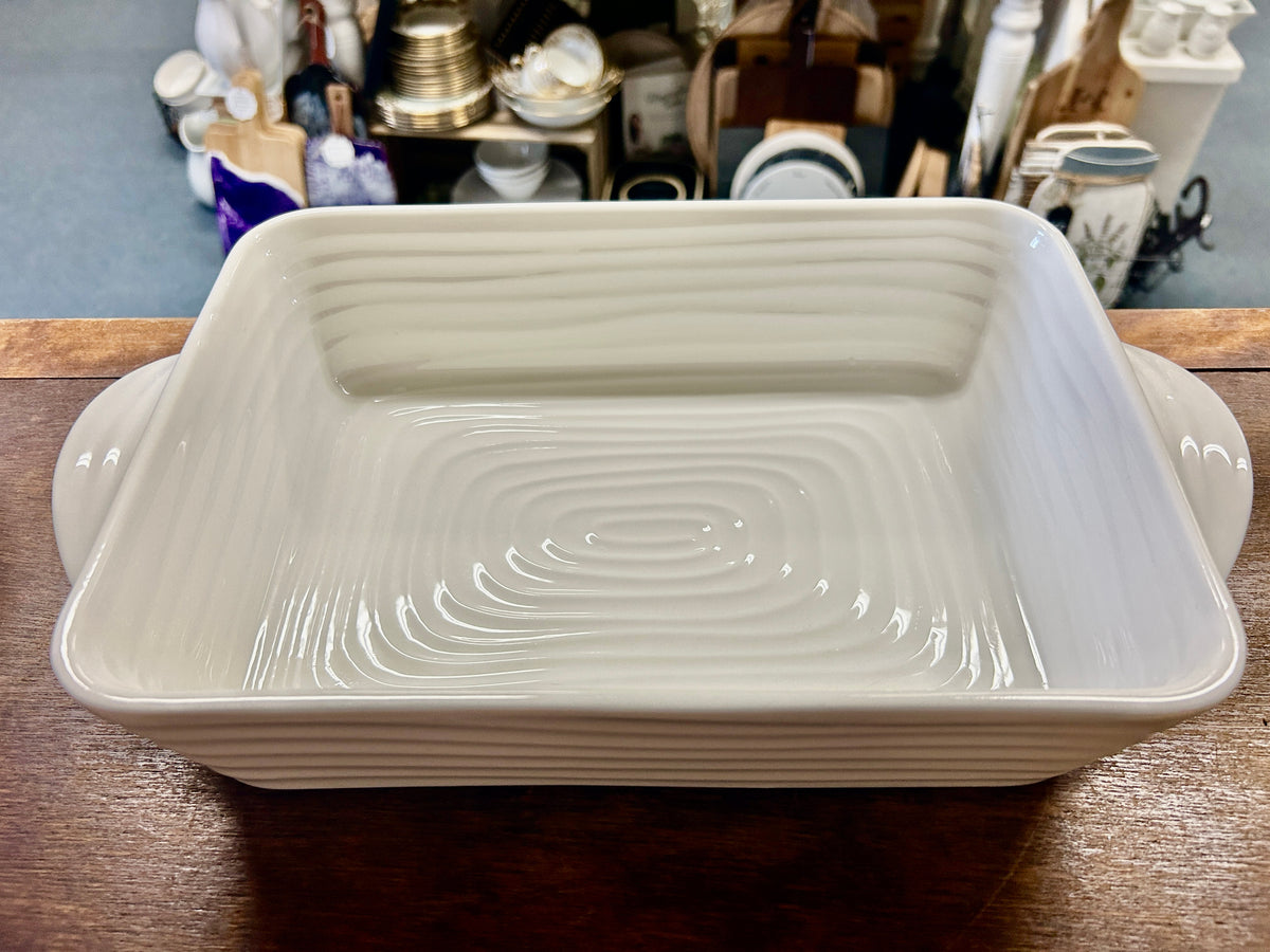 Ciroa Ripple White Rectangle Baker, 2 QT