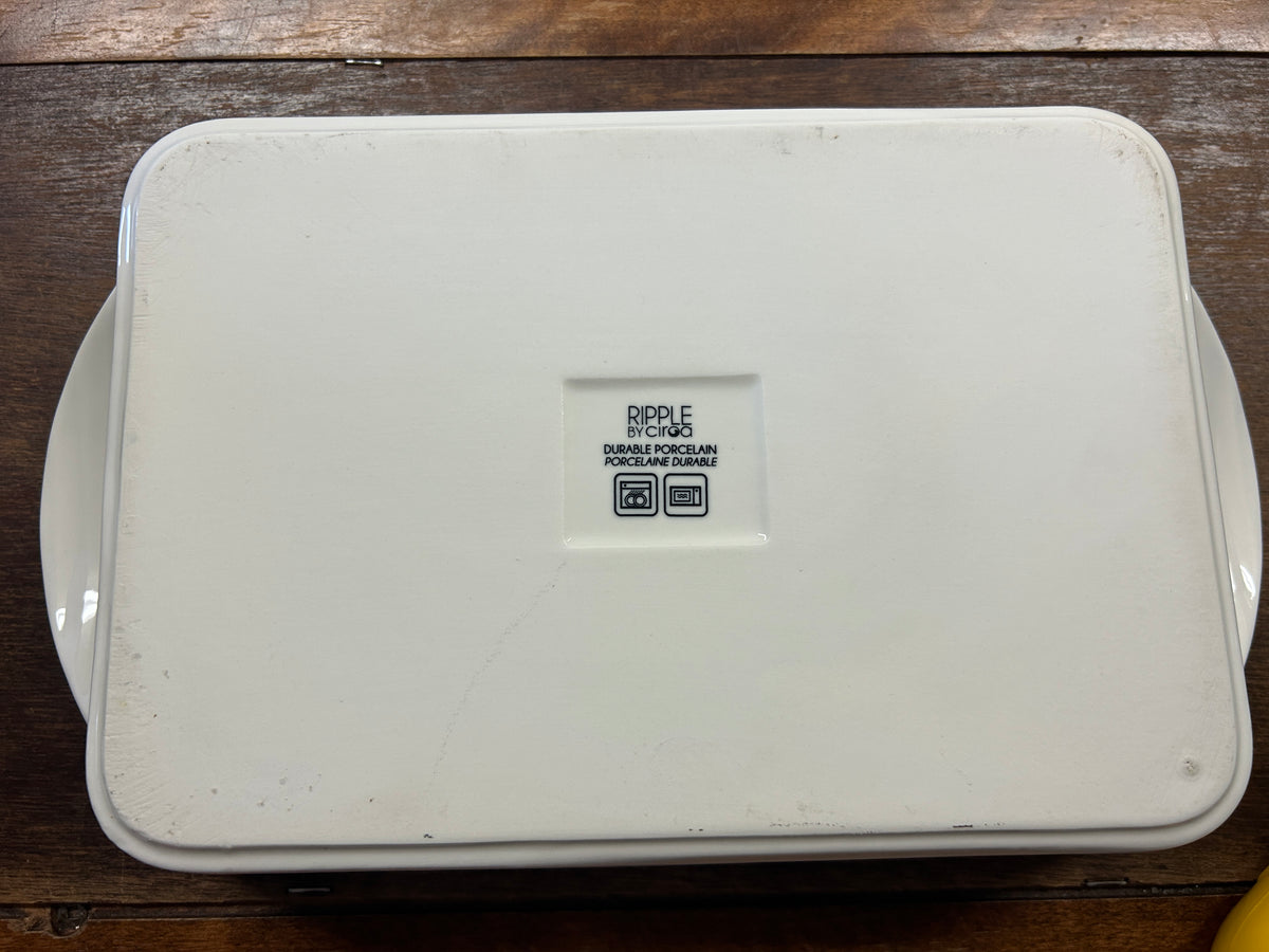 Ciroa Ripple White Rectangle Baker, 2 QT