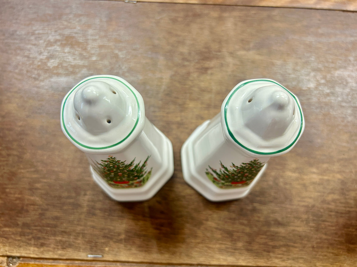 Red Green White Pfaltzgraff Christmas Heritage S & P, 5 3/4"