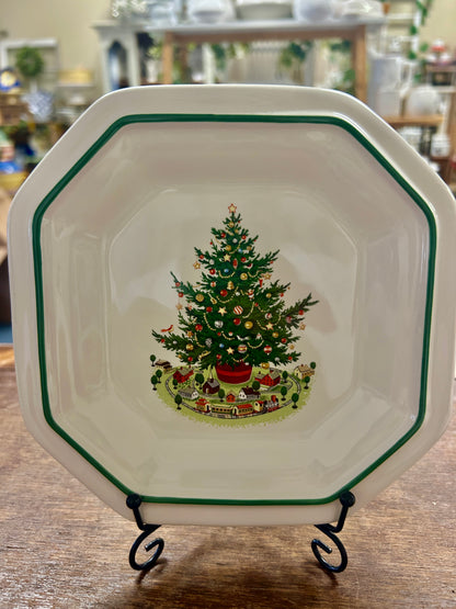 Red Green White Pfaltzgraff Christmas Heritage Square Plate, 6 1/2"