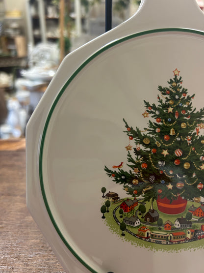 Red Green White Pfaltzgraff Christmas Heritage Cheese Plate, 10 1/2"