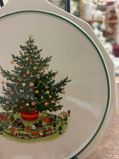 Red Green White Pfaltzgraff Christmas Heritage Cheese Plate, 10 1/2"